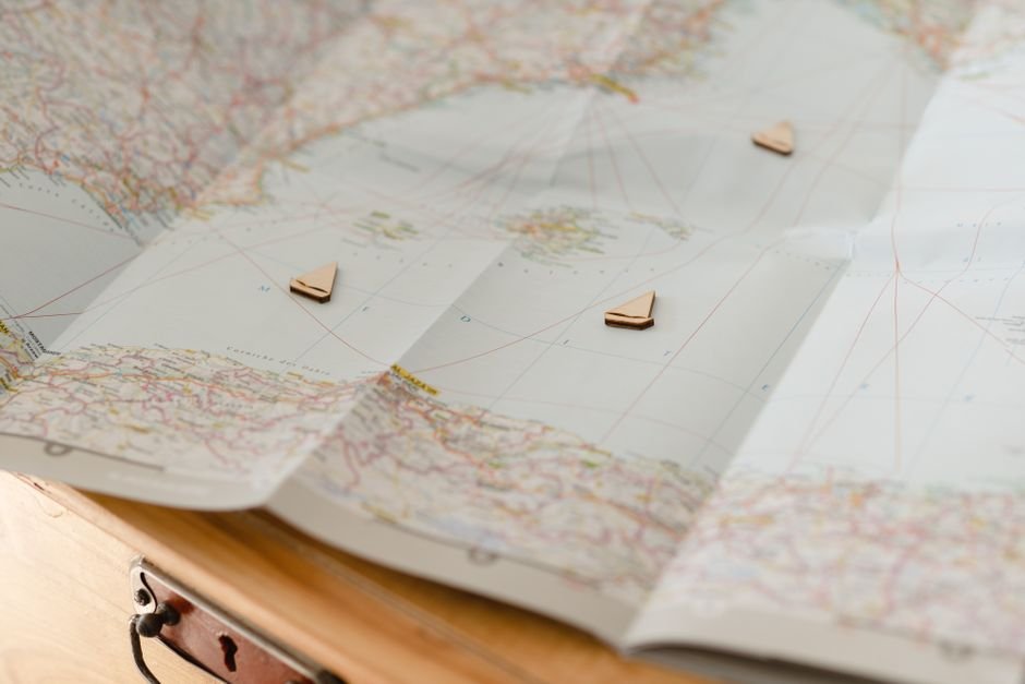 Mapa de viagem com rota traçada entre múltiplos destinos